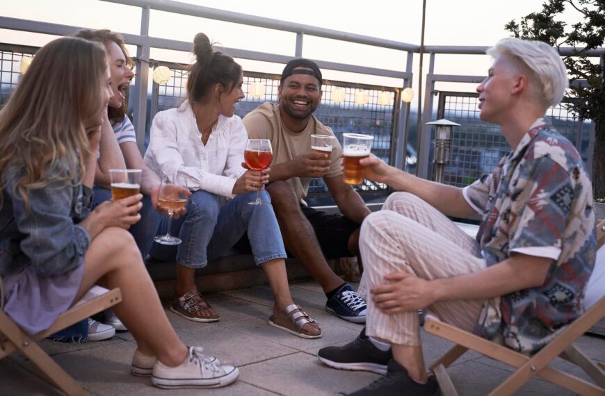 Unwind and Connect: Houston’s Top Happy Hour Spots for Networking and Fun 🍹